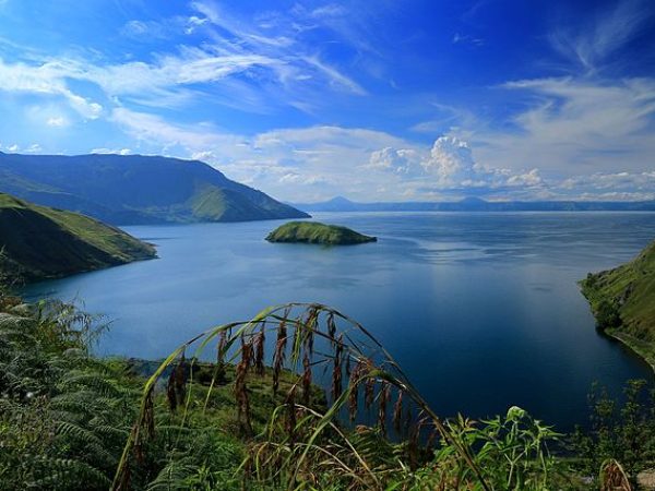 Danau_Toba_dari_Samosir Danau_Toba_dari_Samosir